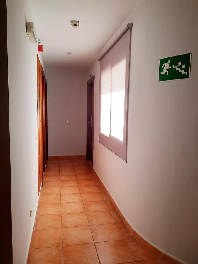 Hostal La Colonia มาร์เบยา ภายนอก รูปภาพ